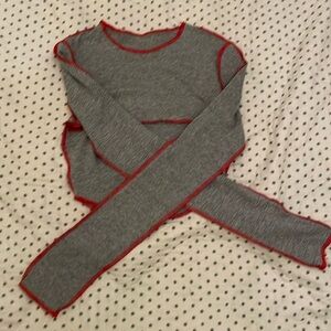 Red hem detailed crop top workout shirt